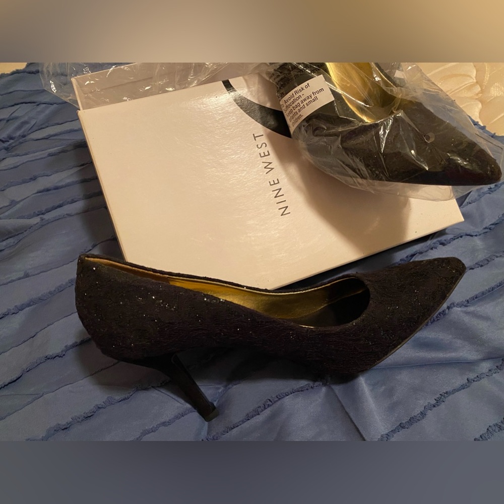 Nine West 3 inch pump - black glittery